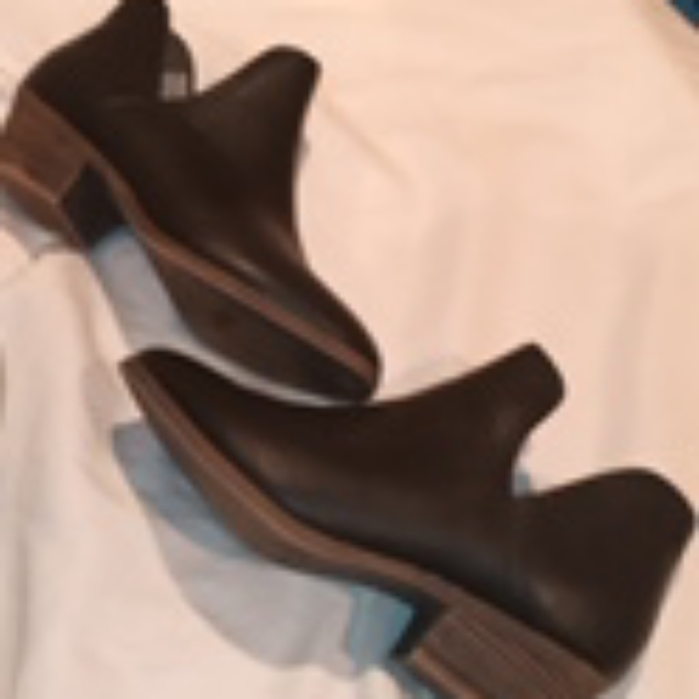 Black faded glory ankle boots